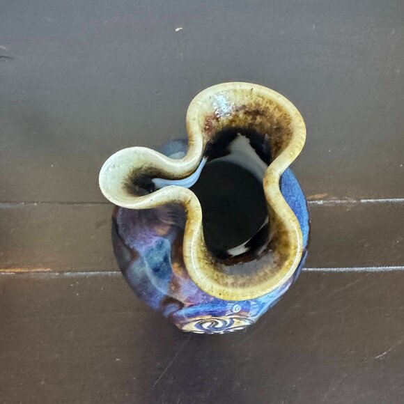 Irish Pottery Swirls Bud Flower Vase - Picture 5 of 9